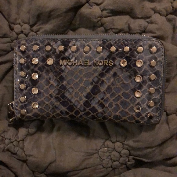 Michael Kors Handbags - Michael Kors Tech Wallet
